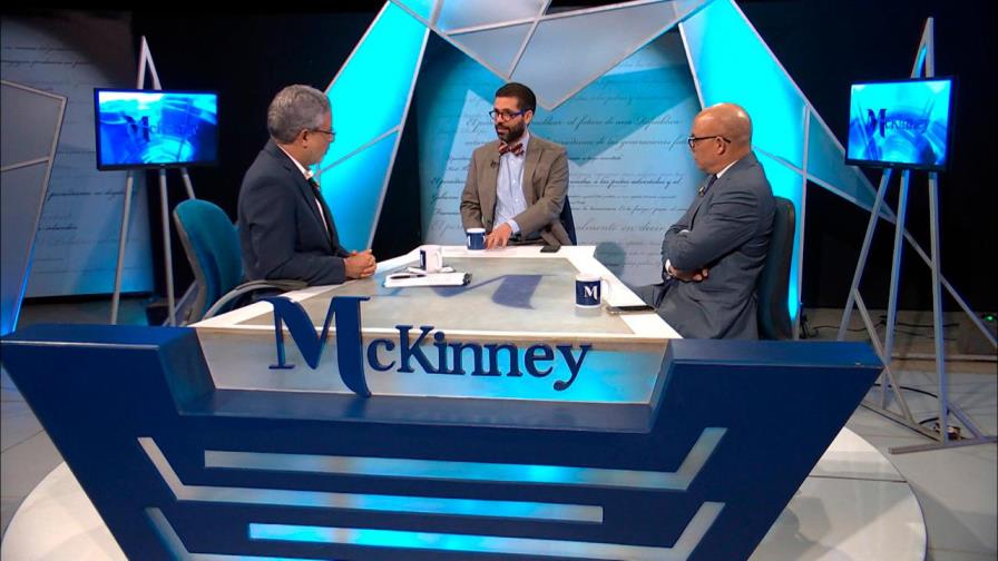 Abogados defienden derecho de viceministra a colocar bandera LGBT en oficina Abogados defienden derecho de viceministra a colocar bandera LGBT en oficina