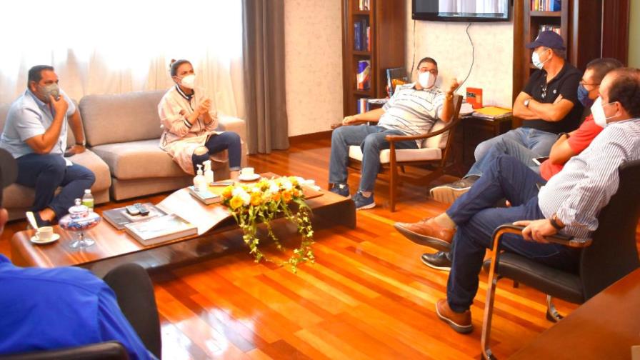 Camacho y Mejía abordan la reparación de instalaciones en el Distrito Nacional