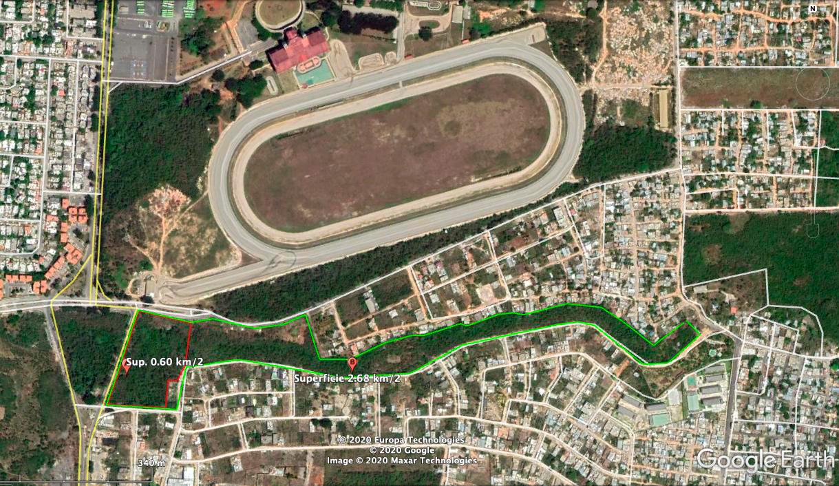 La franja verde es el área protegida, próximo al hipódromo Quinto Centenario.