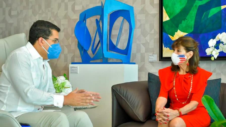 Ministro de Turismo se reúne con la embajadora y el cónsul general de EEUU