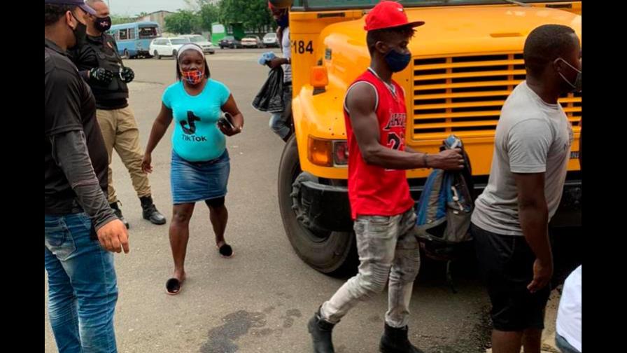 Repatrían más de tres mil haitianos indocumentados detenidos en la Región Norte