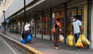 Nueva disposición de horario es una estocada mortal dicen comerciantes de Santiago