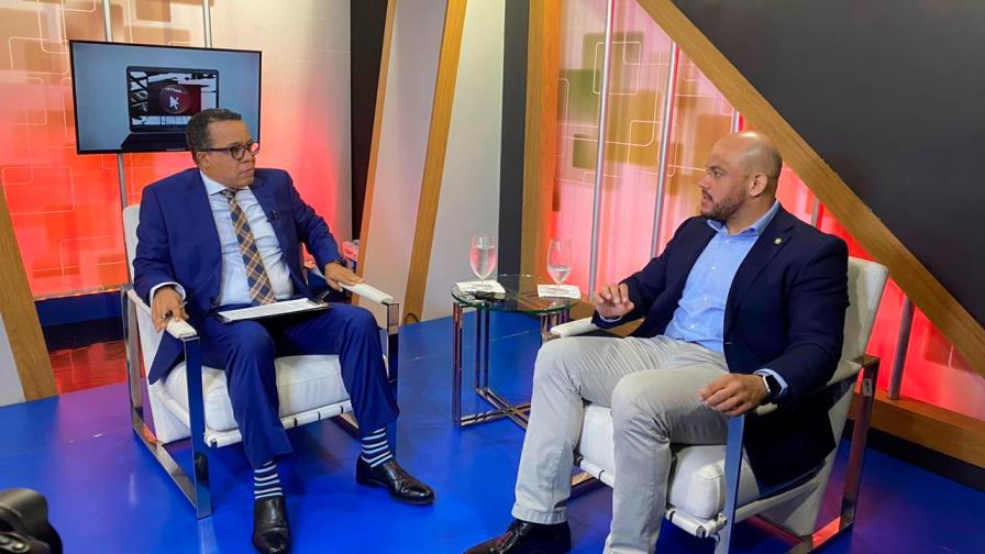 Virólogo dice alza en infecciones de COVID-19 se debe a retórica de que pandemia estaba controlada