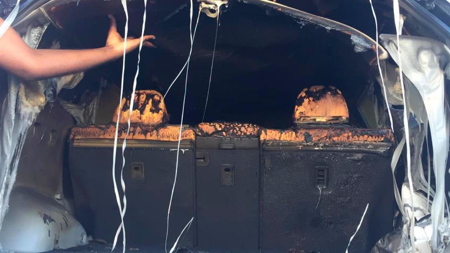 Desconocidos incendian yipeta del periodista Robert Antonio Guerrero en Higüey 