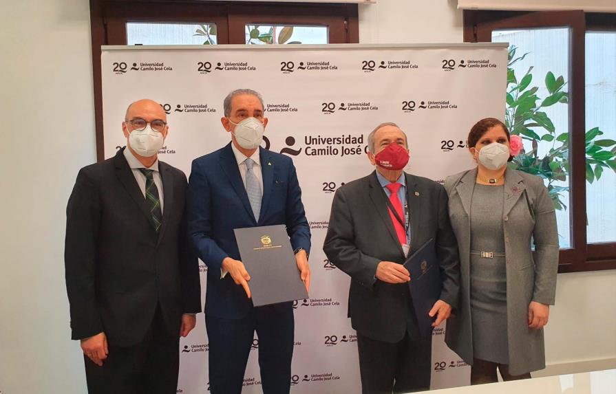 MESCYT firma acuerdo con universidad de España para formación del liderazgo político