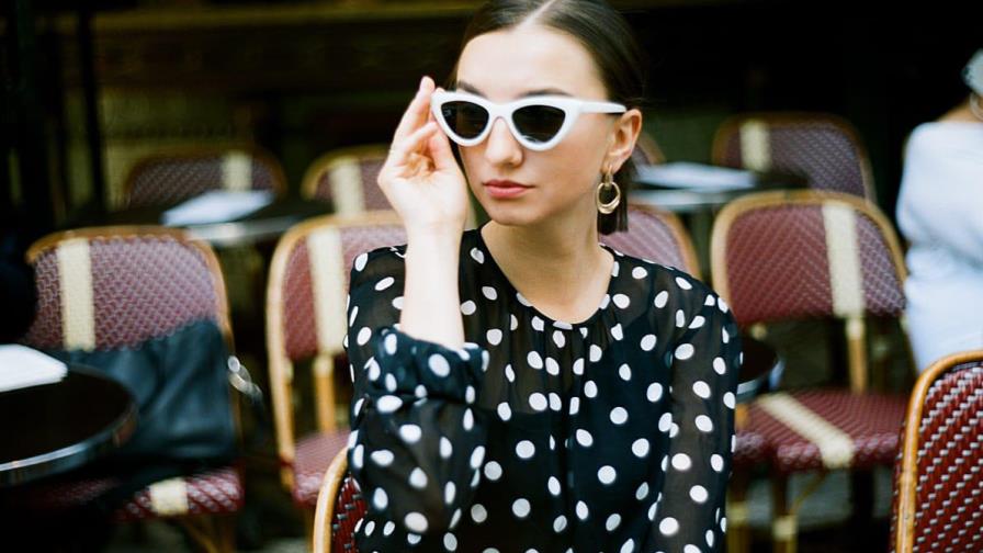 Las lentejuelas y los lunares, los “must have” de la moda 2021