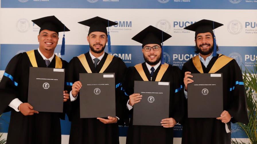 PUCMM gradúa 646 profesionales en su 103 ceremonia de graduación ordinaria