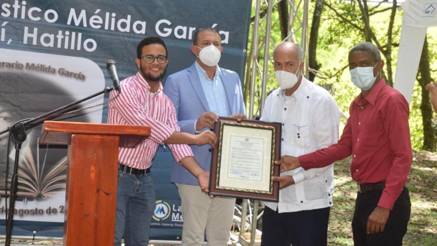 Realizan recital  Poesías en el Lago de Hatillo”