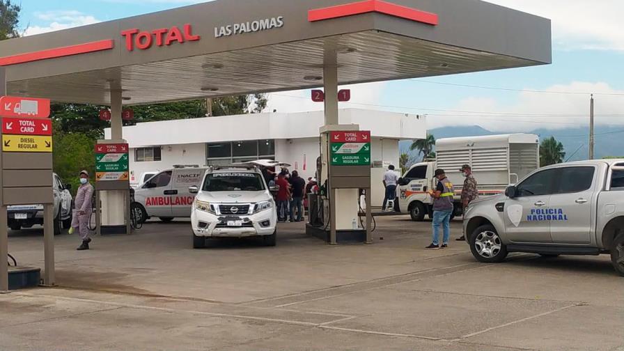 Tras echar combustible, delincuentes matan a vigilante de estación y le llevan su arma en Licey al Medio Tras echar combustible, delincuentes matan a vigilante de estación y le llevan su arma en Licey al Medio