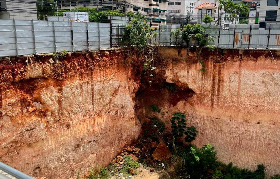 Derrumbe en excavación de la Gustavo Mejía Ricart no representa peligro