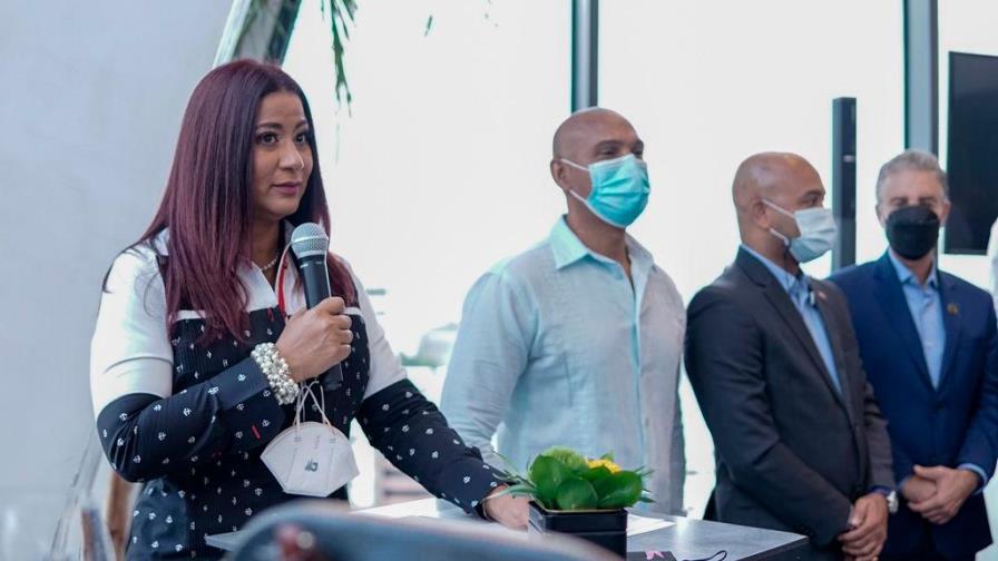 Yenny Polanco Lovera presenta plancha “Trabajo y Unión” para dirigir Adompretur