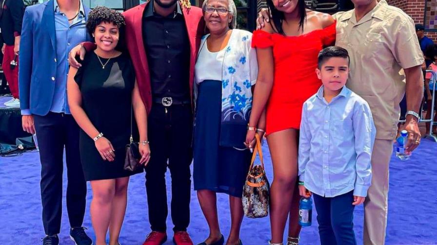Vladimir Guerrero y su madre Altagracia Alvino mantienen tradición Vladimir Guerrero y su madre Altagracia Alvino mantienen tradición