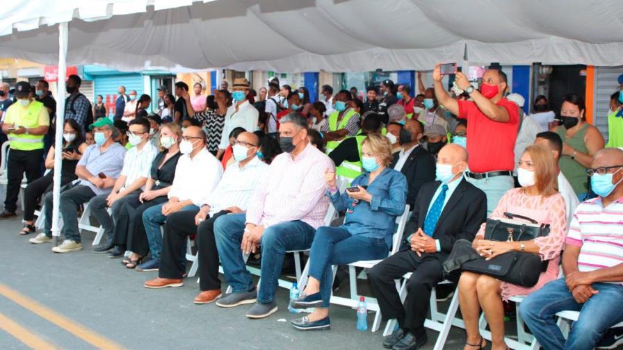 Dona instrumentos musicales a niños y jóvenes de Cristo Rey