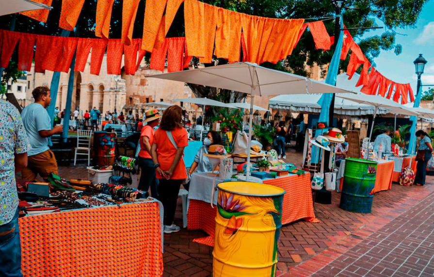 ADN inaugura mercado artesanal por el 523 aniversario de Santo Domingo