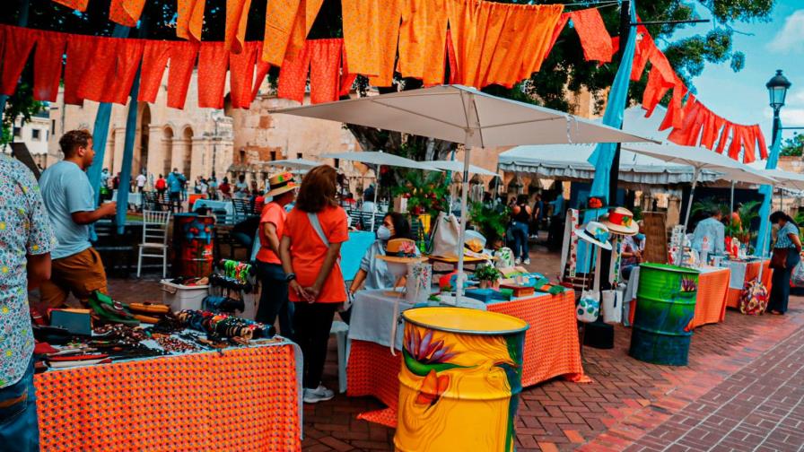 ADN inaugura mercado artesanal por el 523 aniversario de Santo Domingo