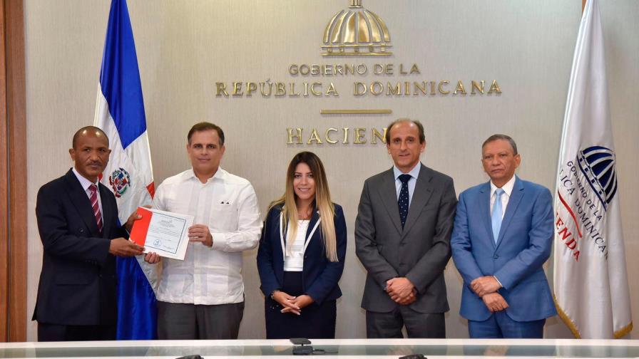 Gobierno dominicano adquiere el control del 100 % de las acciones de REFIDOMSA