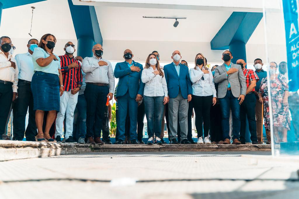 Familiares y allegados del doctor Peña Gómez estuvieron en el acto. 