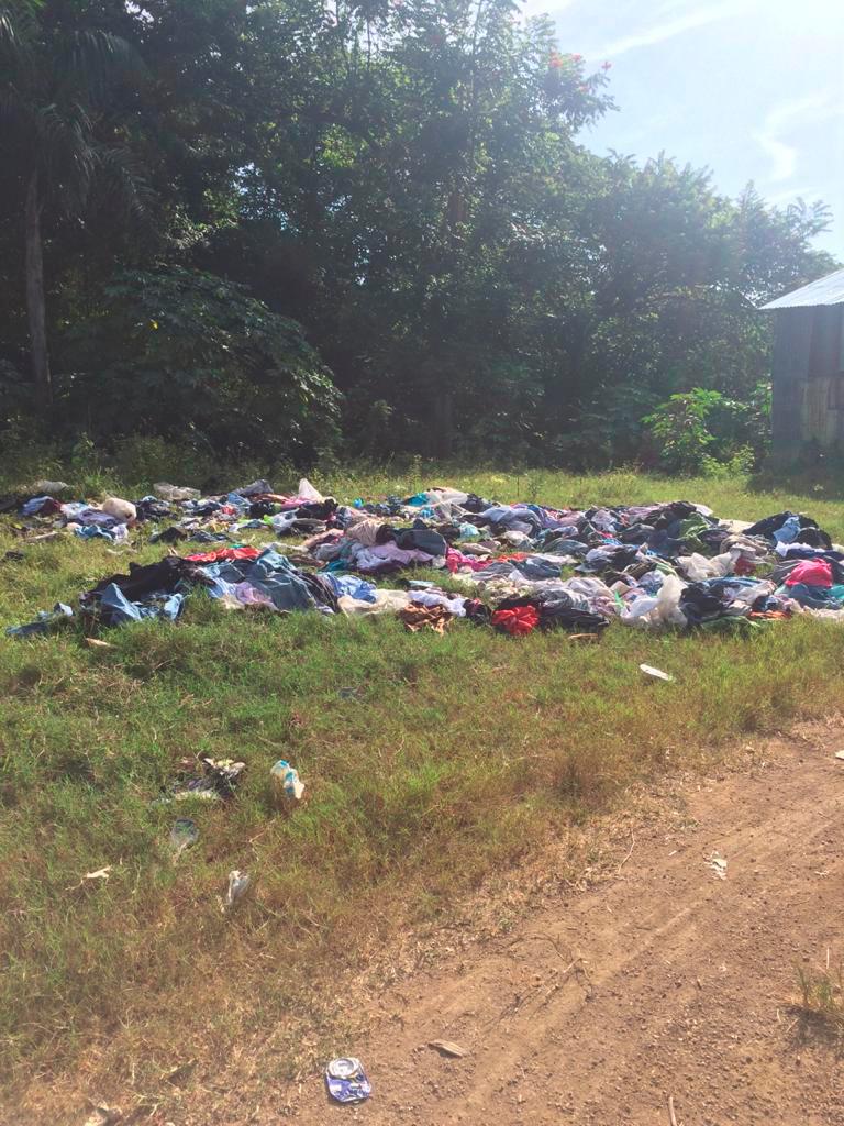 Más basura en la ribera del río Tosa.