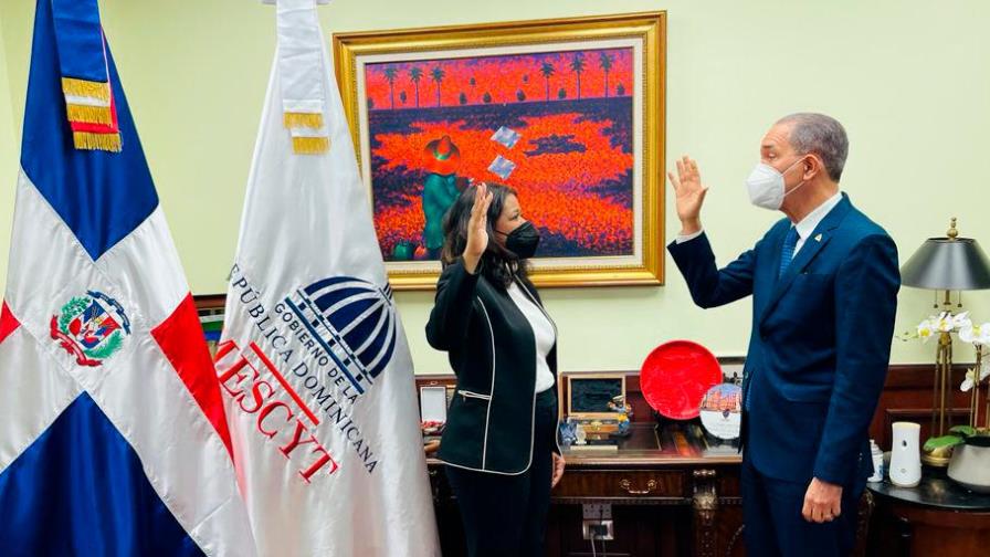 Mescyt juramenta a Paula Disla como viceministra de relaciones internacionales