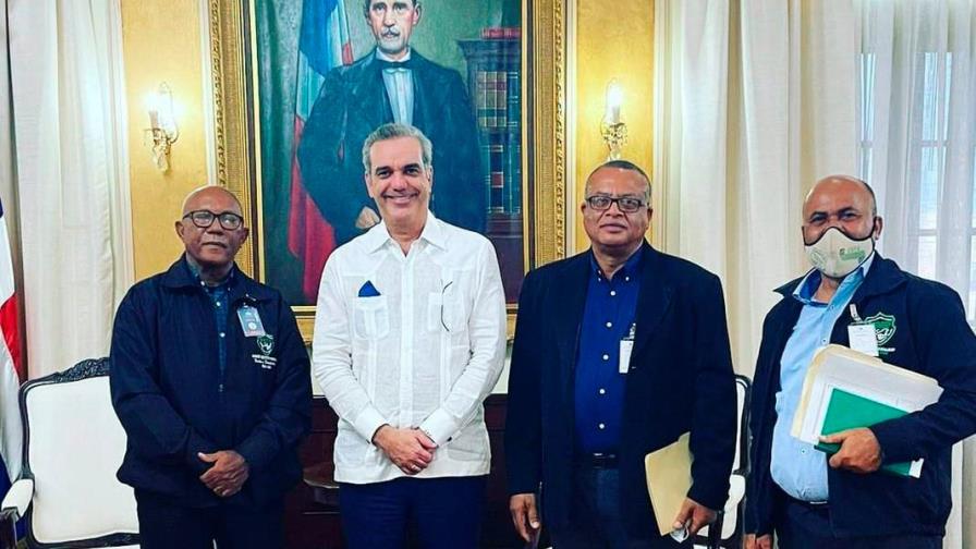 Abinader acuerda reposición de 800 agrónomos cancelados 