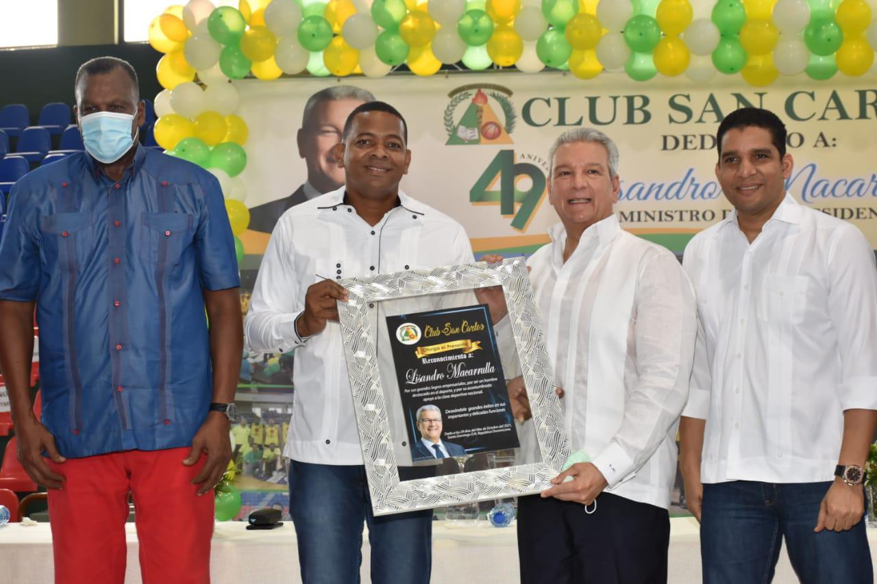 El club Deportivo y Cultural San Carlos su tradicional desayuno en ocasión de su 49 aniversario, al ministro de la Presidencia, Lisandro Macarrulla. (Fuente externa)