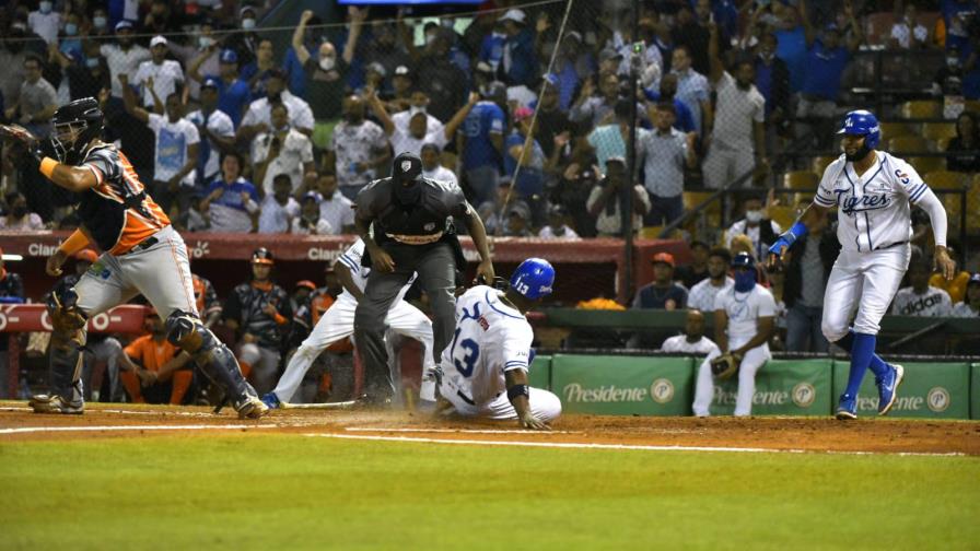¡Por fin terminó el maleficio! Licey detiene en 14 su racha negativa ante los Toros