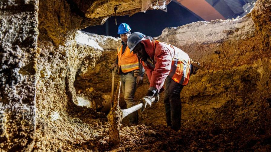 Caasd corrige avería debajo de elevado de la avenida John F. Kennedy Caasd corrige avería debajo de elevado de la avenida John F. Kennedy