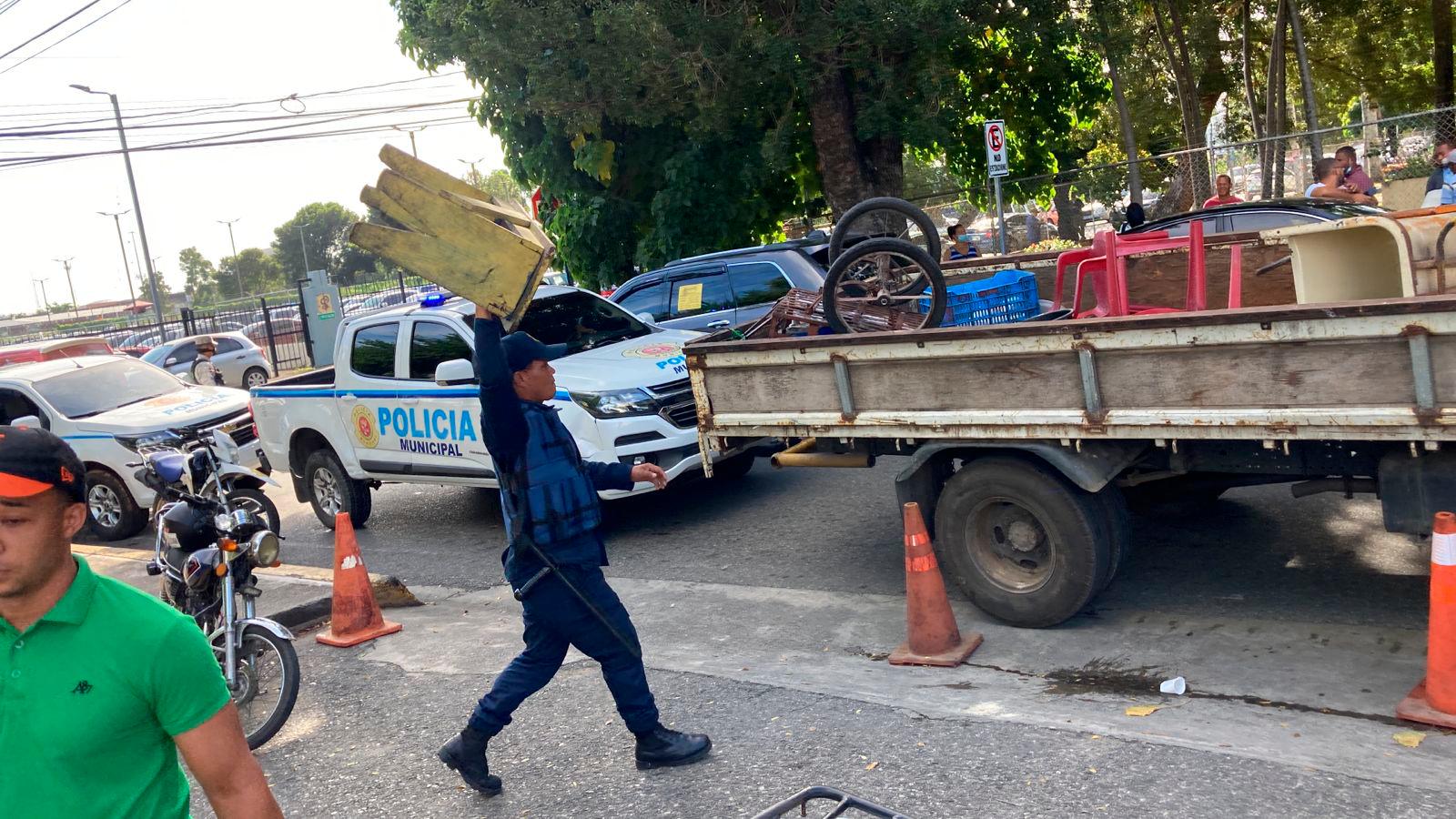 Los equipos incautados fueron recogido por las autoridades. 