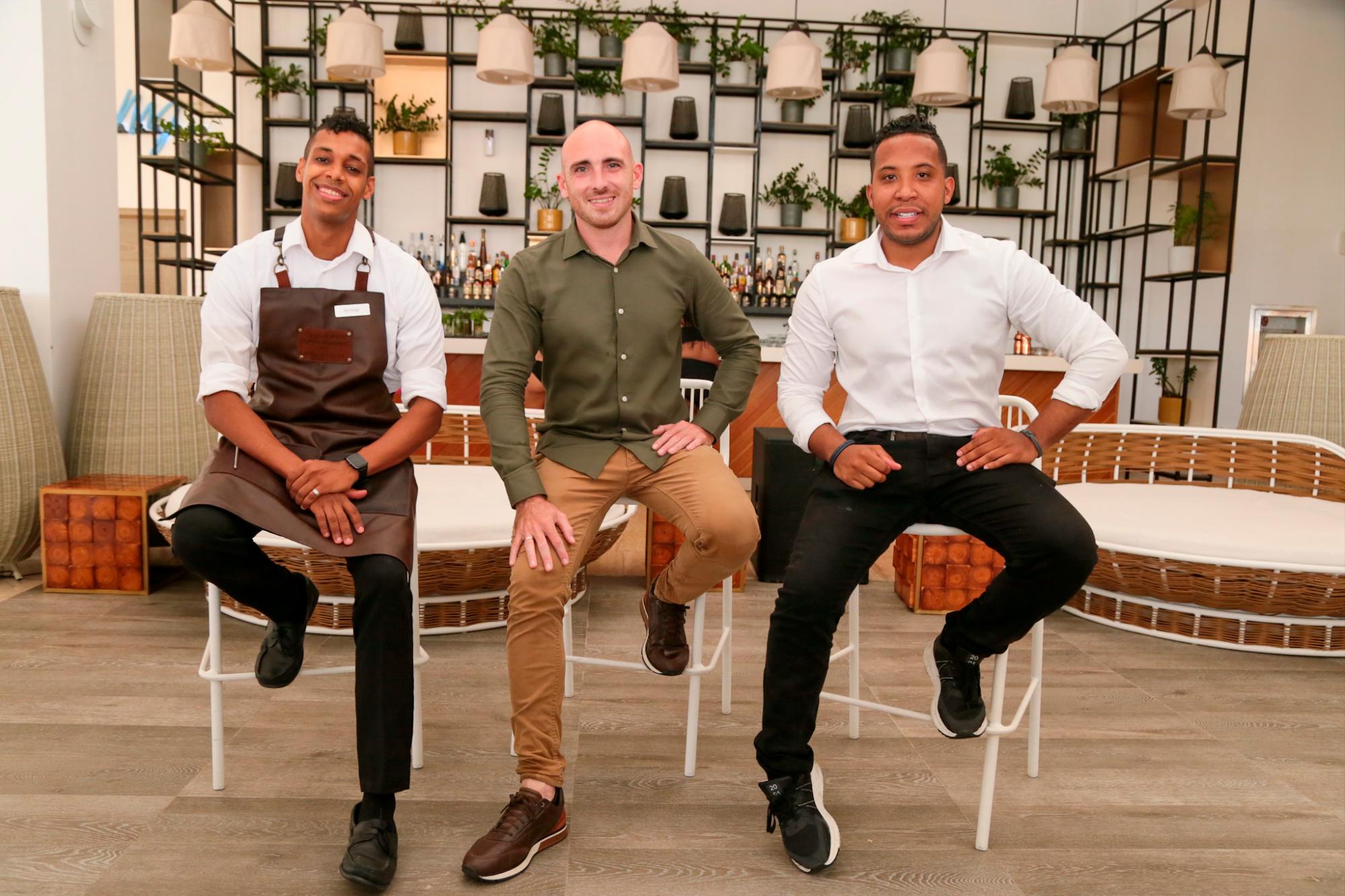 El equipo de mixología: Cheytan Báez, Carlos Izquierdo y Lisander Lara Peña.