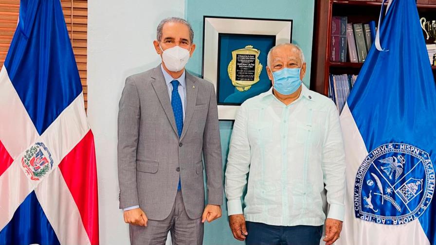 Mescyt y la UASD dan primer picazo para construcción de techado de plazoleta en SFM