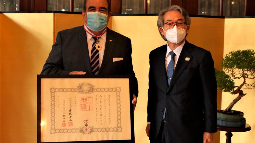 Cristóbal Marte recibe la “Orden del Sol Naciente, Rayos de Oro con Collar de Listón”