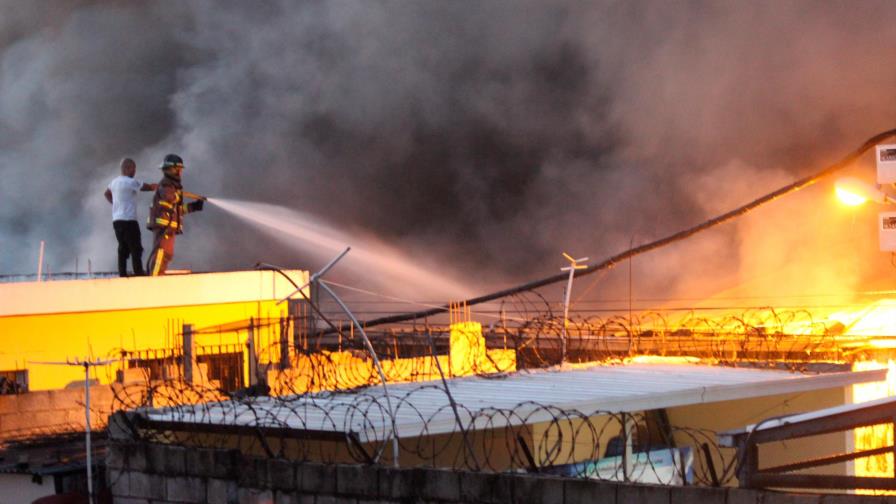 Fuego afecta empresa en Cristo Rey