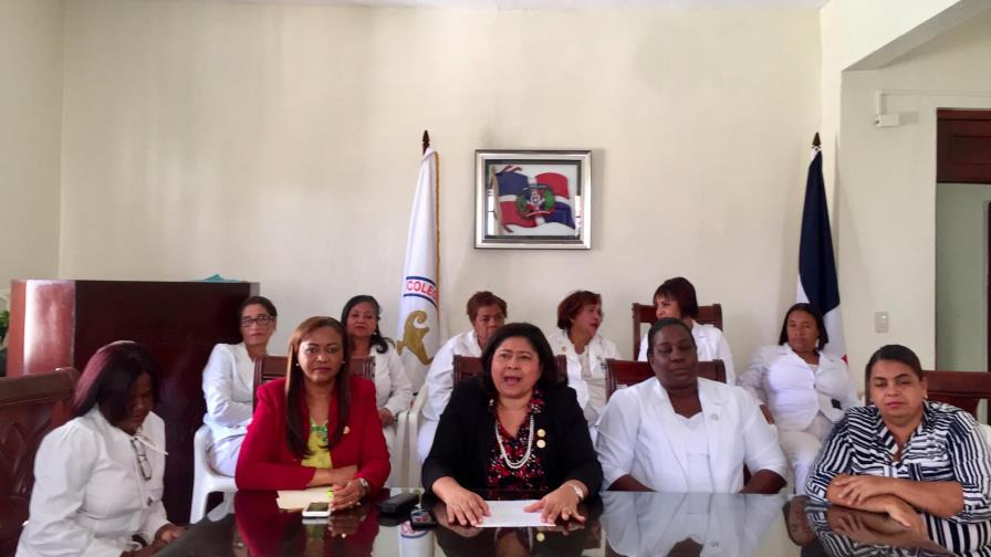 Las enfermeras paralizan labores hoy en los hospitales 