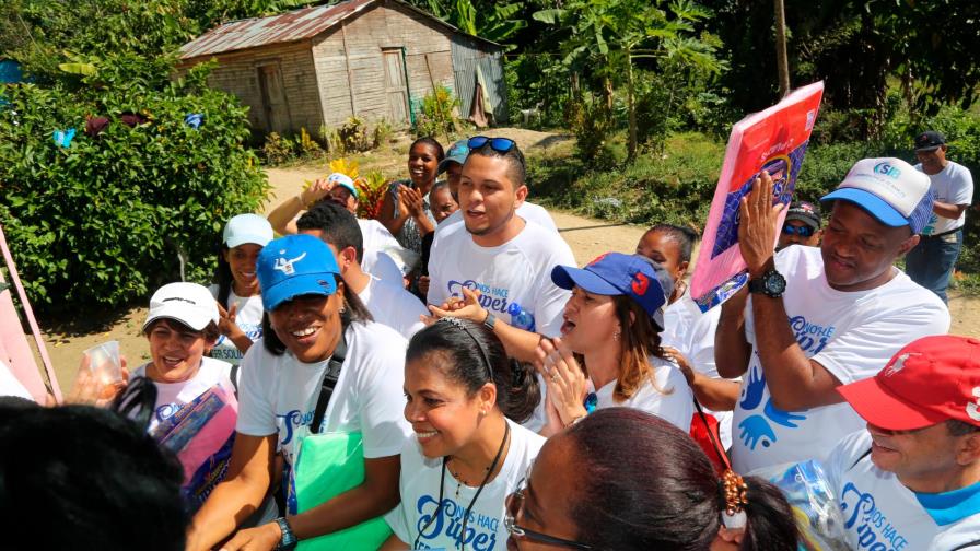 Empleados de la SIB realizan jornada de solidaridad en San Cristóbal