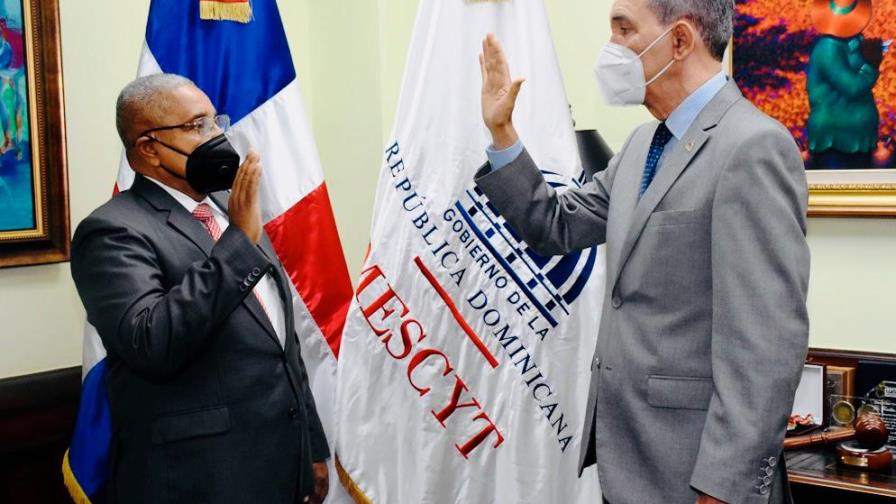 Juramentan a Francisco Vegazo Ramírez como rector del Instituto Técnico Superior Comunitario