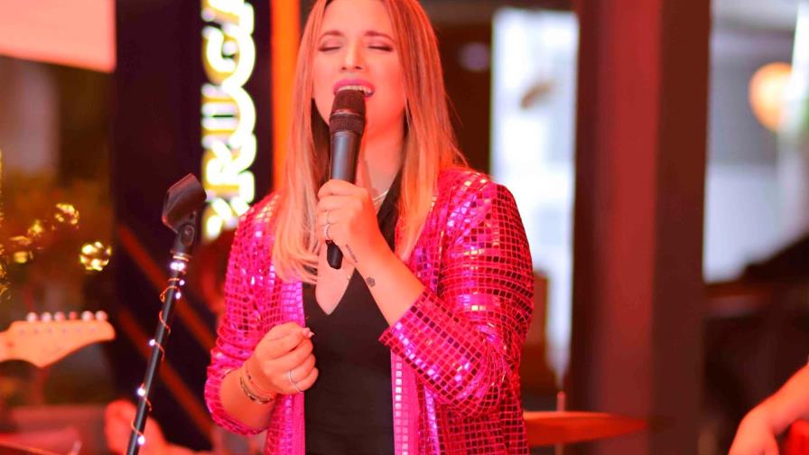 Nathalie Hazim con un exitoso show