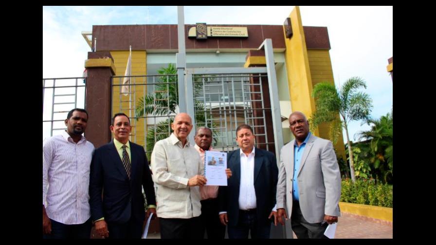 Francisco Fernández deposita ante Junta Electoral su propuesta de gestión municipal
