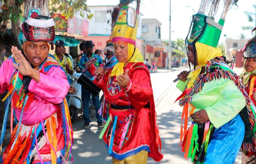 Los Guloyas: sabor a caña y a libertad en las calles de San Pedro de Macorís