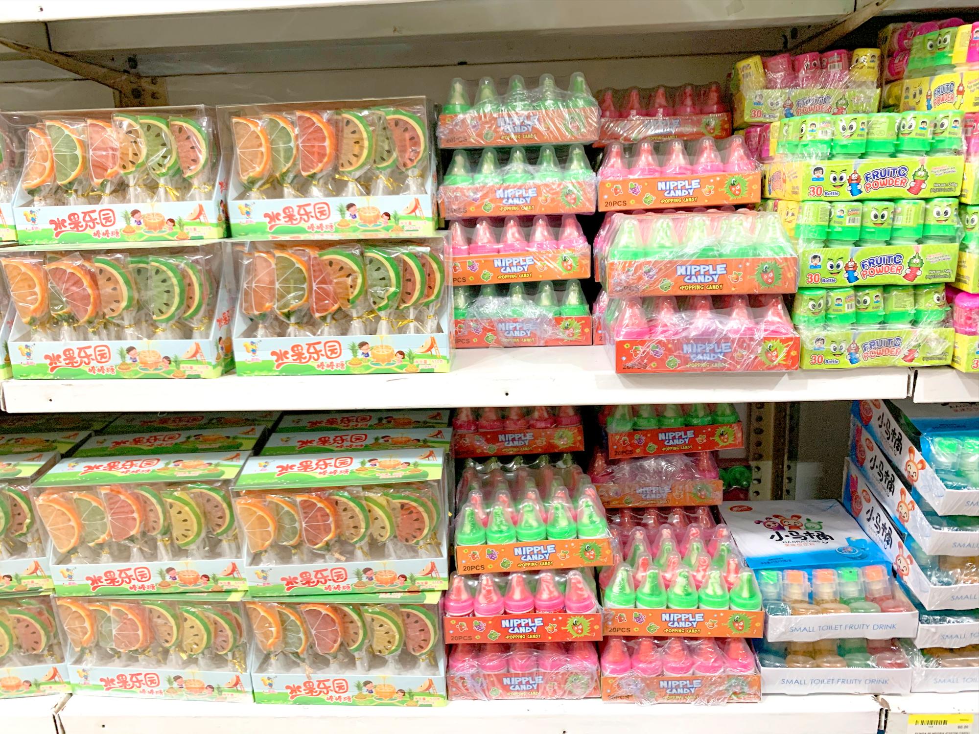 Variedad de golosinas de venta en el mercado nacional.