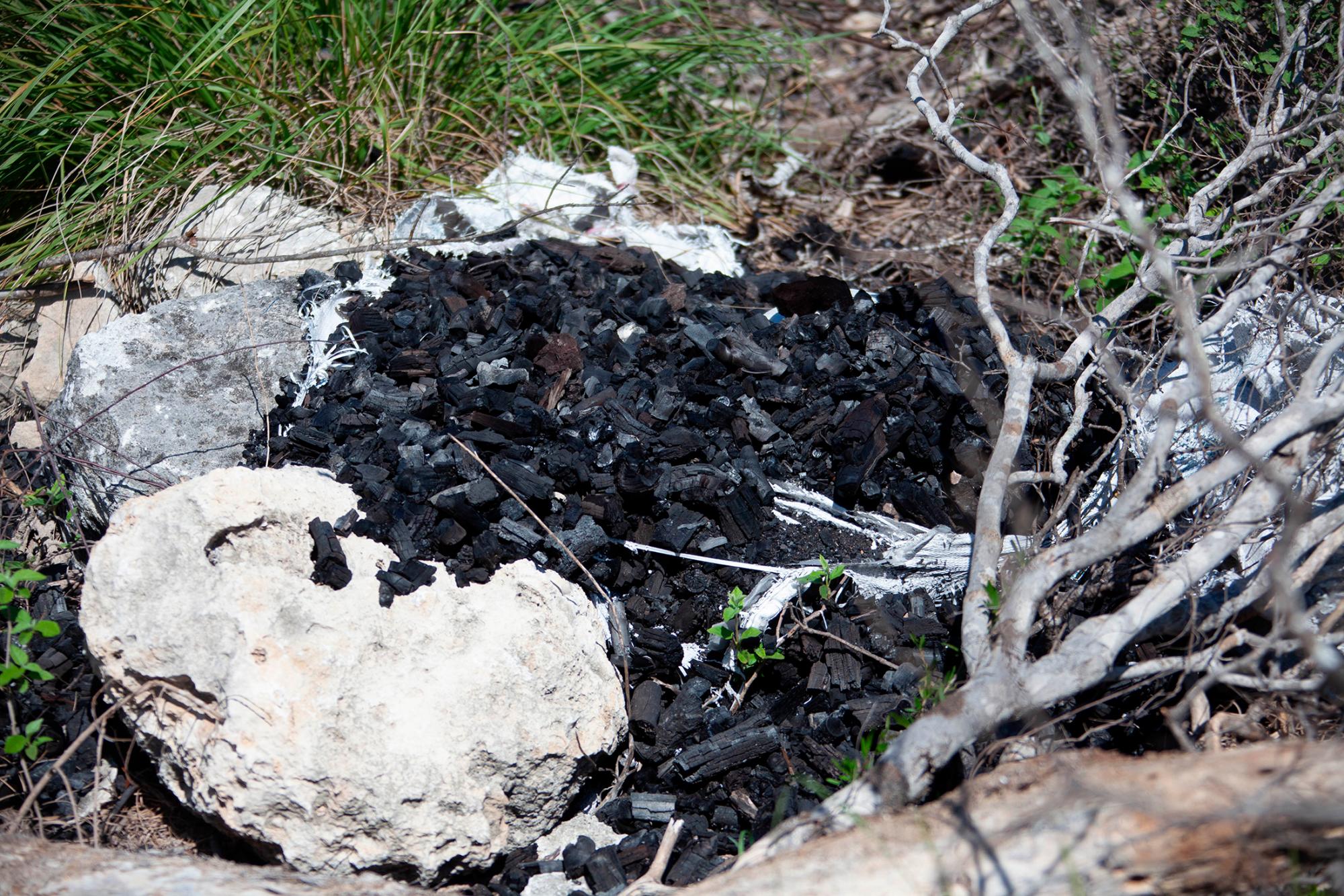 Restos de carbón.