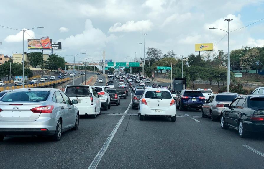 Por primera vez en casi dos meses, la entrada al Distrito Nacional desde Santo Domingo Este se entapona