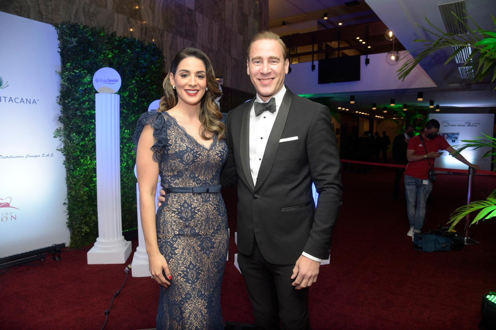  Laura Pérez Rojas y Carlos de la Mota 