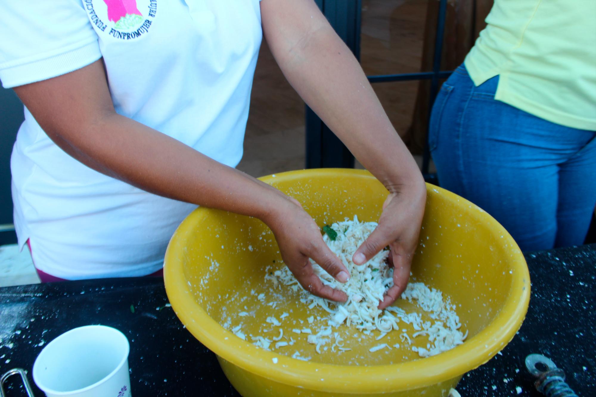 El jabón es tratado antes de convertirlo en pastas artesanales.