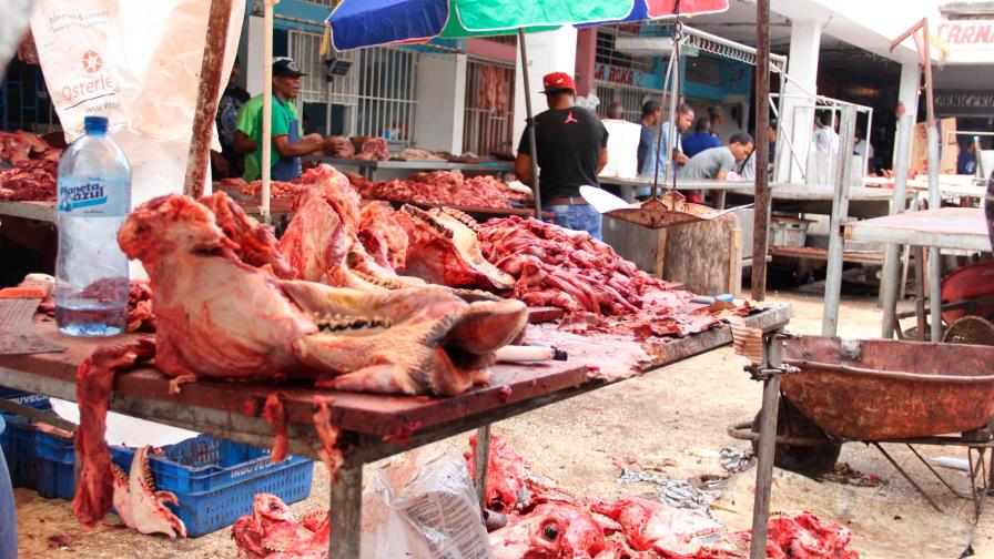 Pro Consumidor cierra zona de los cabeceros en el Mercado Nuevo de la Duarte