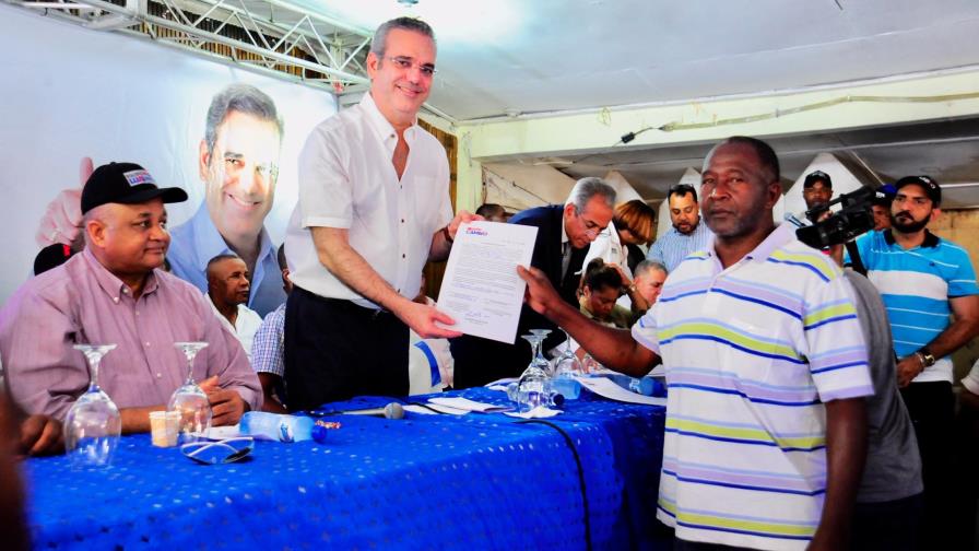 Luis Abinader inicia plan para sanear y titular solares y parcelas en terrenos del Estado