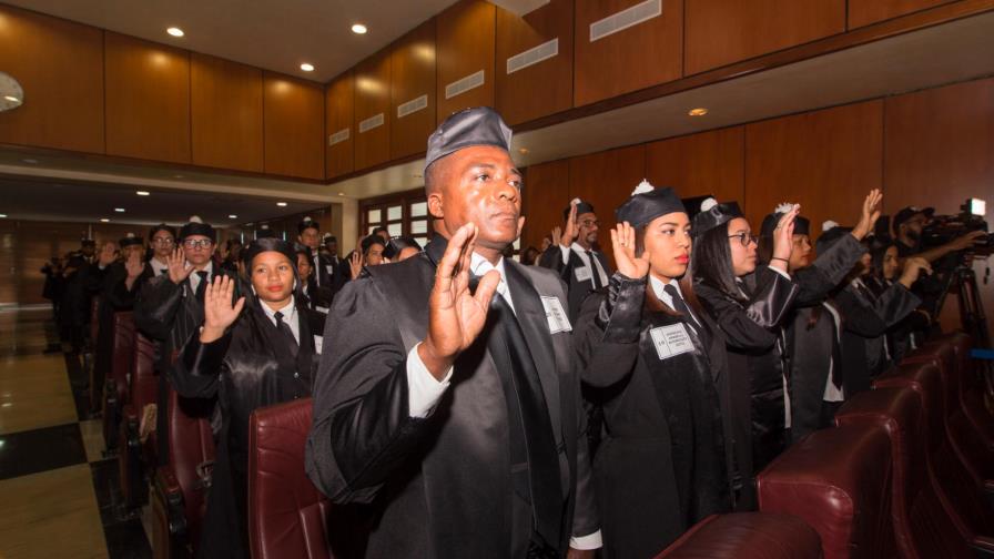 Presidente de la Suprema llama a los nuevos abogados a ejercer el derecho en busca del bien común Presidente de la Suprema llama a los nuevos abogados a ejercer el derecho en busca del bien común