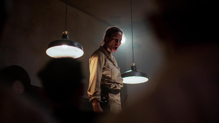 Ruth Alfonsina, la actriz que da vida a la valiente militar Tina Bazuca, en “Hotel Coppelia” Ruth Alfonsina, la actriz que da vida a la valiente militar Tina Bazuca, en “Hotel Coppelia”