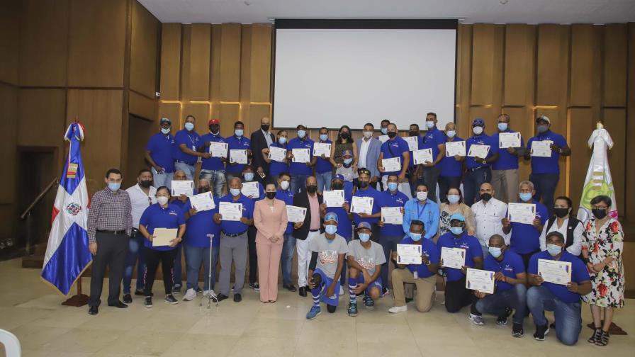 Conani capacita a entrenadores de pequeñas ligas de béisbol