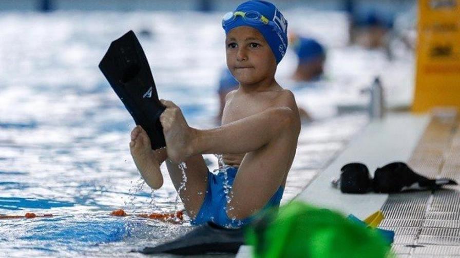 Ismail, un niño de 10 años, sin brazos, Deportista del Año en Bosnia Ismail, un niño de 10 años, sin brazos, Deportista del Año en Bosnia