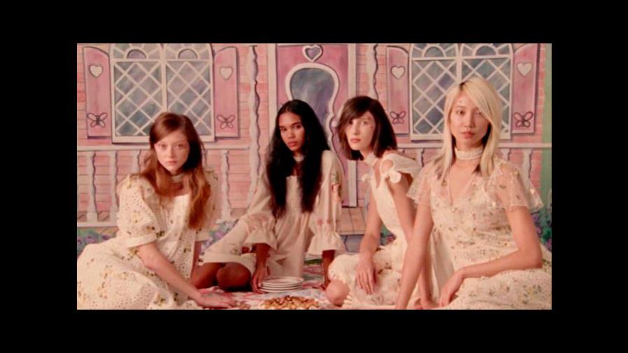 Anna Sui propone una colección de andar por casa en el NY Fashion Week